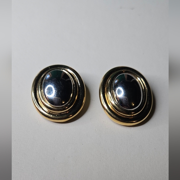 Vintage Liz Claiborn Omni Clip Gold and Silver Dome Earrings - Picture 3 of 9